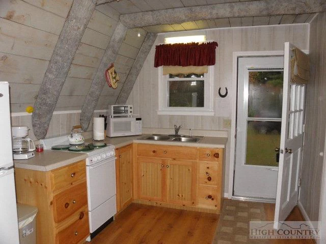 Image number 8 for the current listing