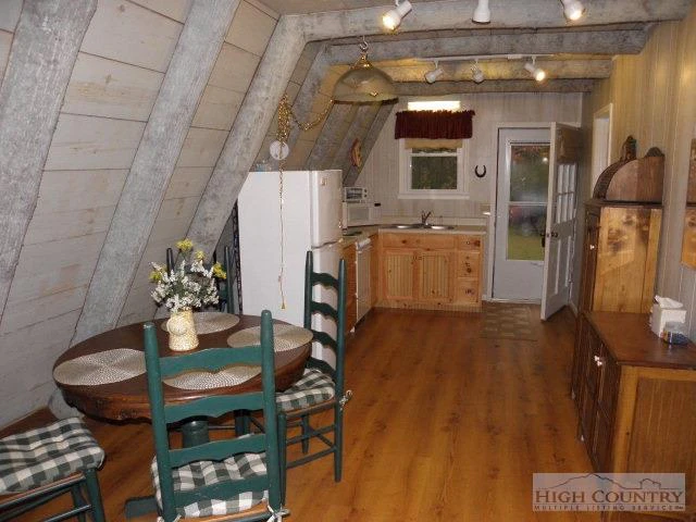 Image number 7 for the current listing
