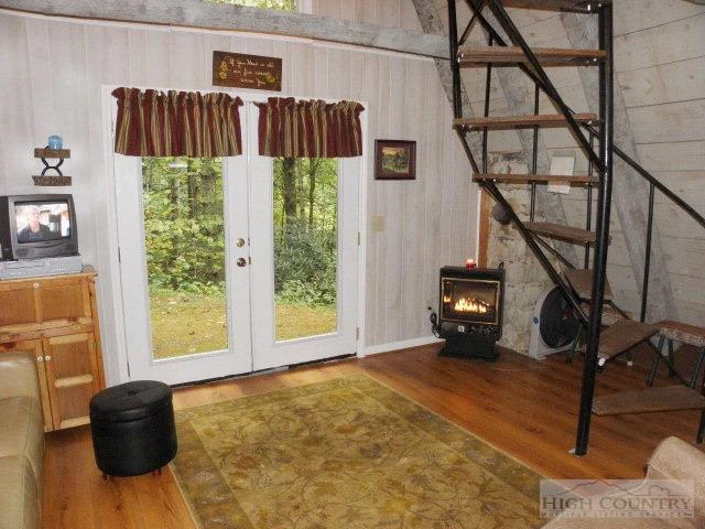 Image number 6 for the current listing