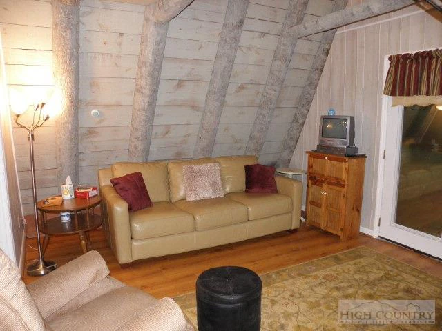 Image number 5 for the current listing