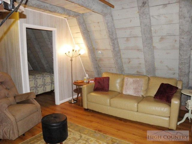 Image number 4 for the current listing