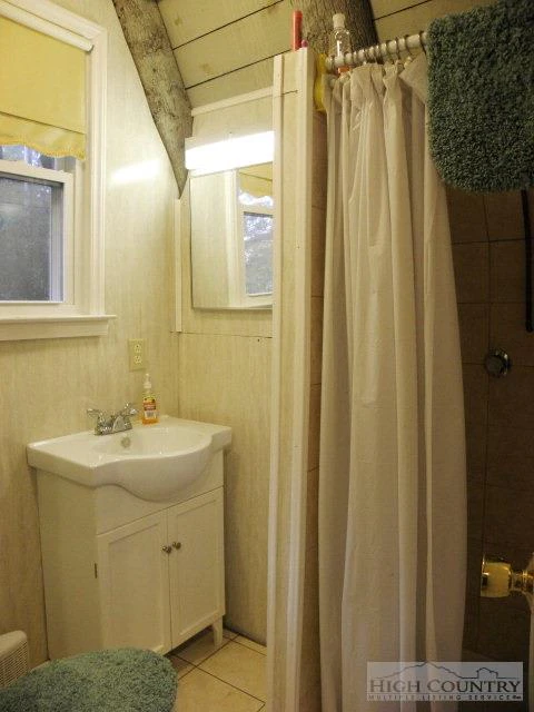Image number 15 for the current listing