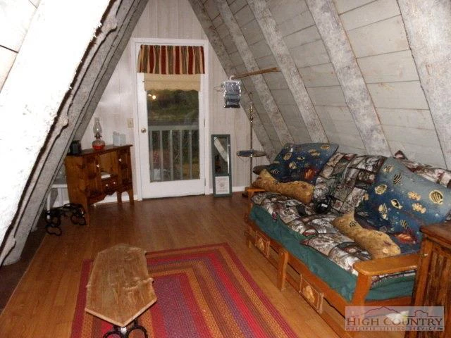 Image number 13 for the current listing
