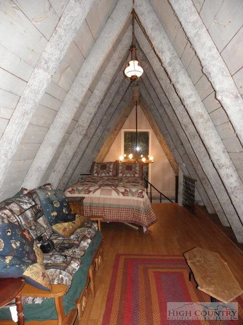 Image number 2 for the current listing