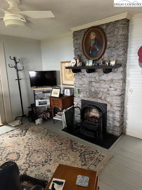 Image number 7 for the current listing