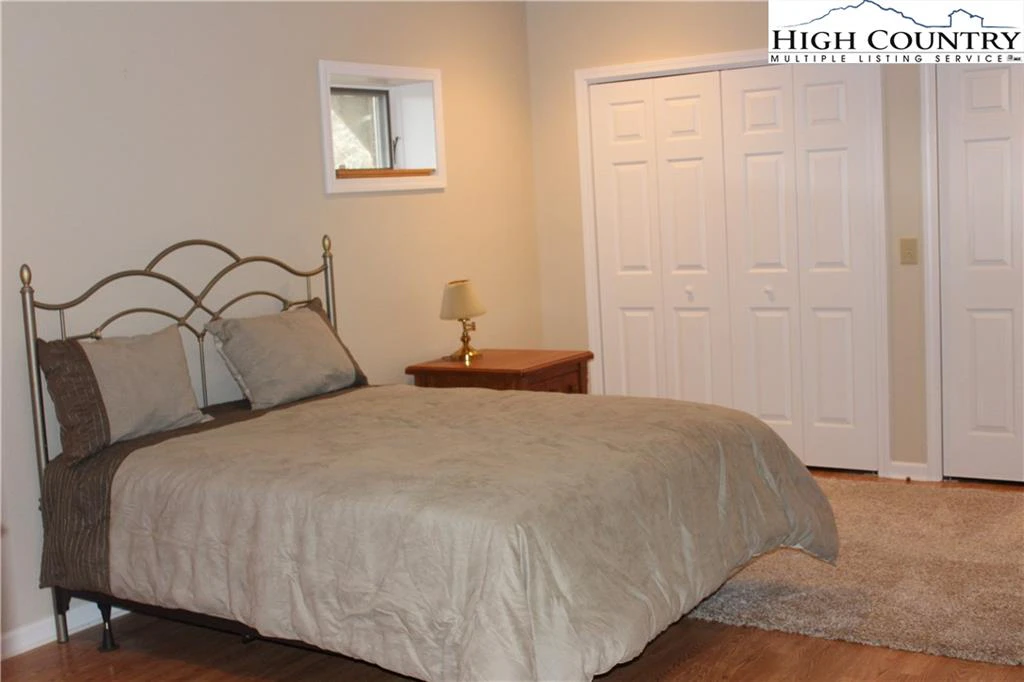 Image number 2 for the current listing