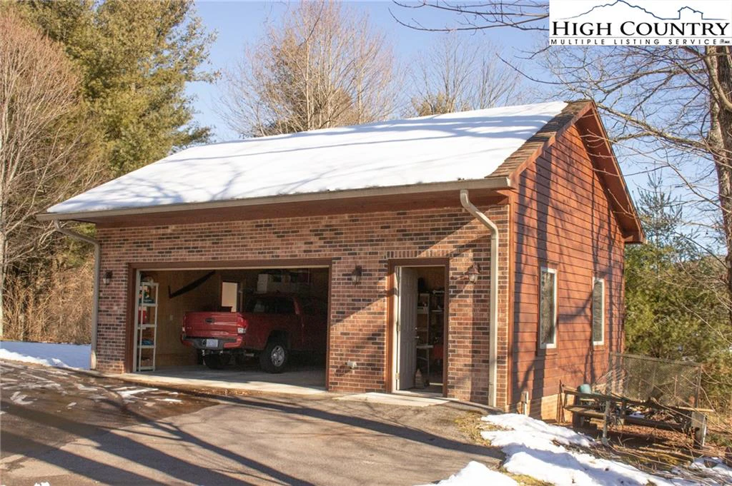 Image number 22 for the current listing