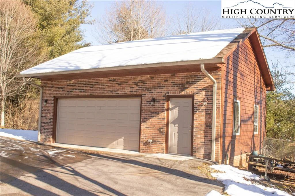 Image number 21 for the current listing