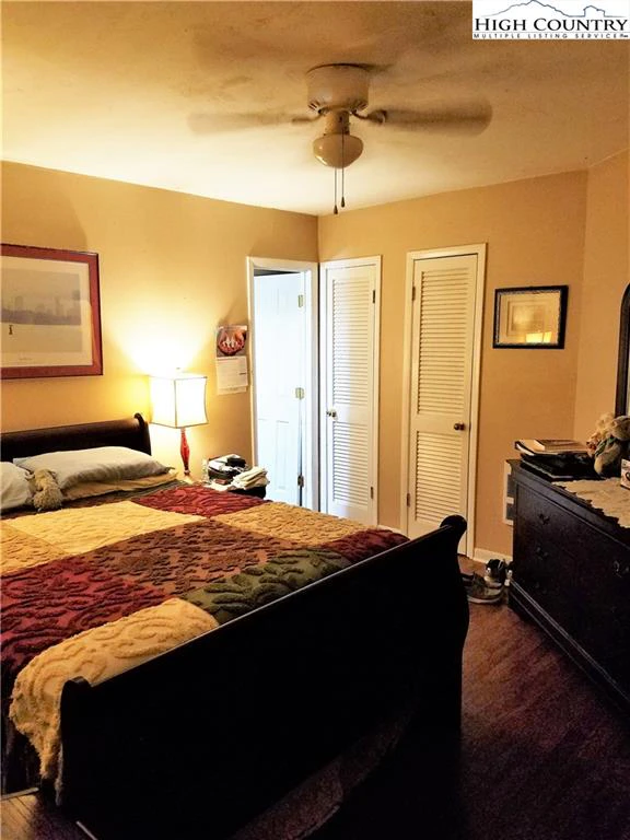 Image number 3 for the current listing