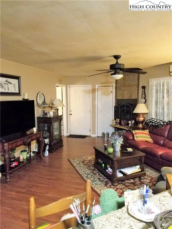 Image number 5 for the current listing