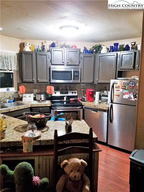 Image number 6 for the current listing