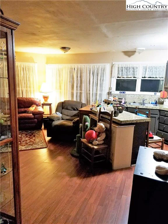 Image number 7 for the current listing
