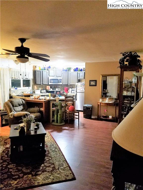 Image number 9 for the current listing
