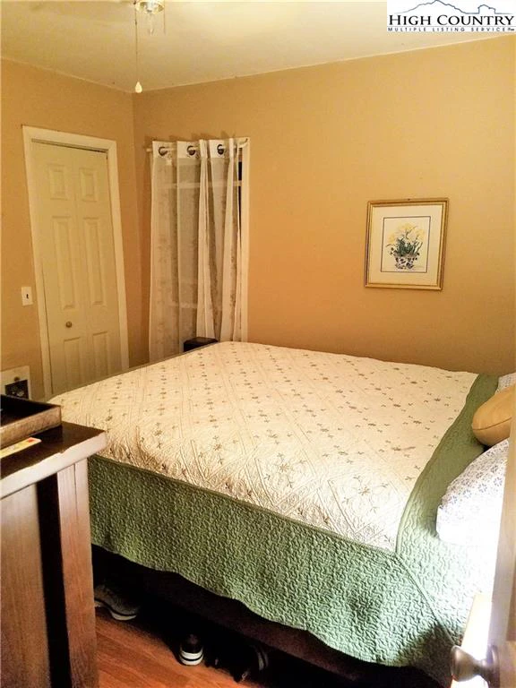 Image number 10 for the current listing