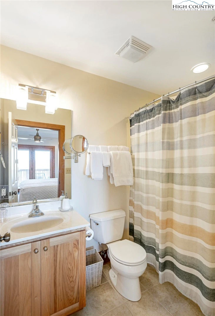 Image number 2 for the current listing