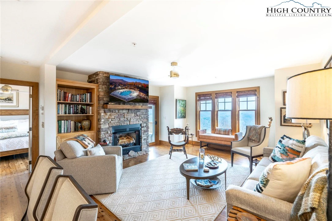 Image number 1 for the current listing