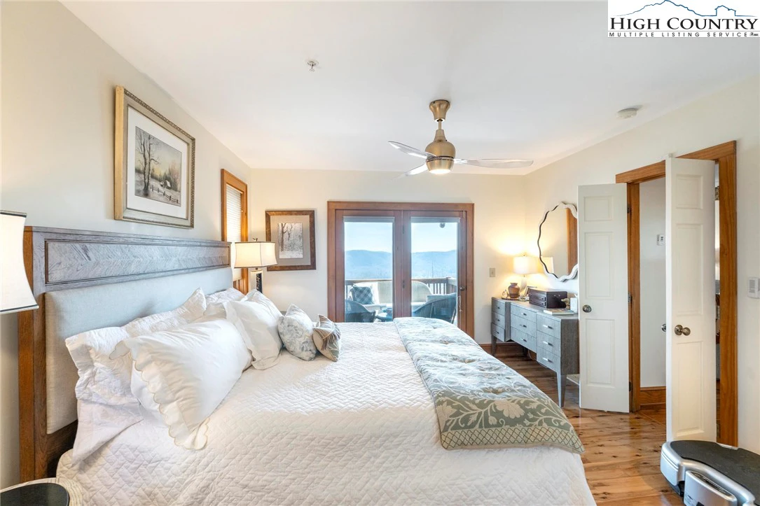 Image number 4 for the current listing