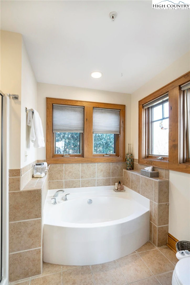 Image number 6 for the current listing