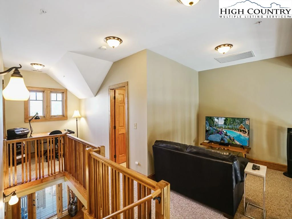 Image number 13 for the current listing