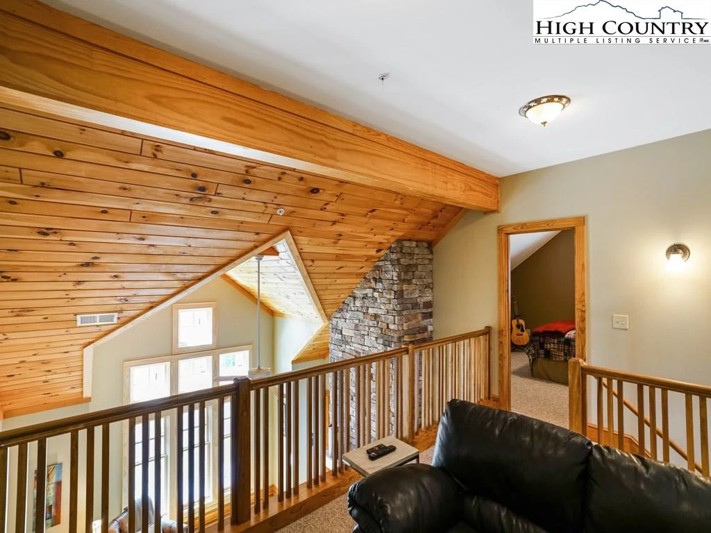 Image number 12 for the current listing