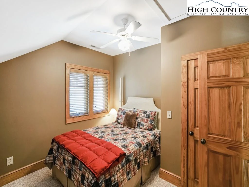 Image number 9 for the current listing