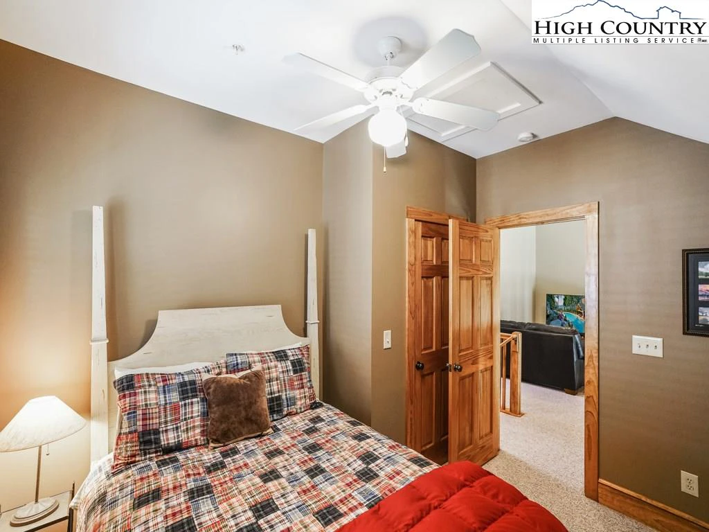 Image number 8 for the current listing