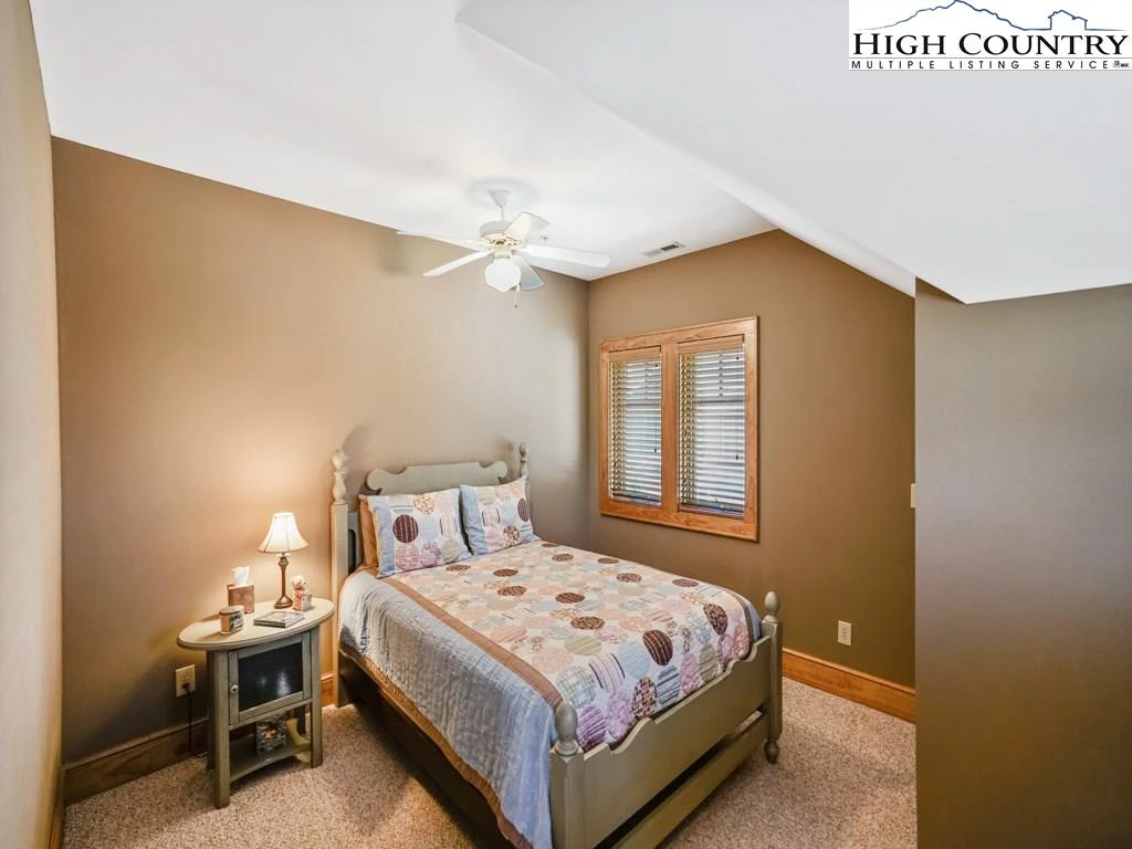 Image number 7 for the current listing
