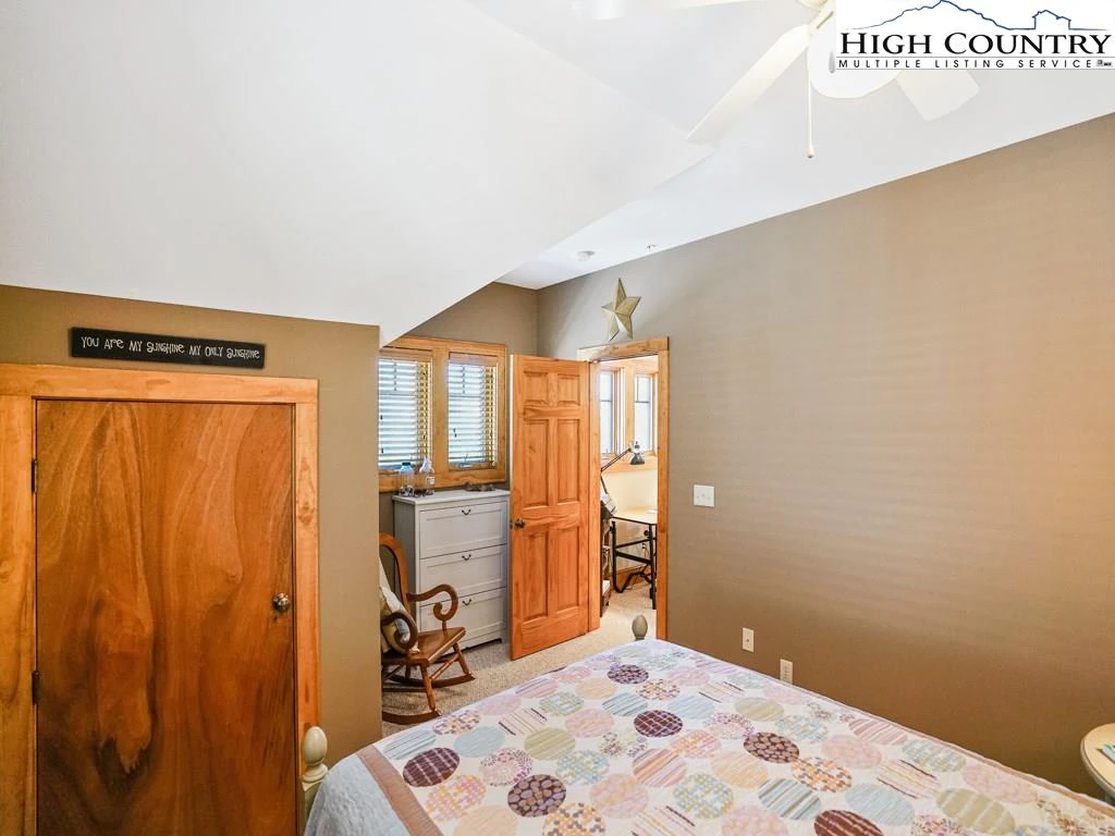 Image number 6 for the current listing