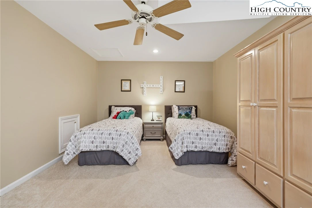 Image number 3 for the current listing