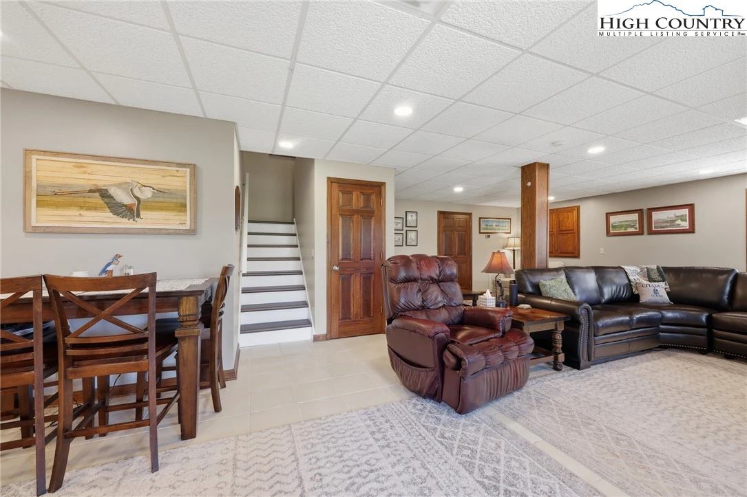 Image number 6 for the current listing