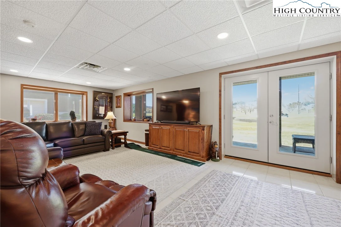 Image number 7 for the current listing