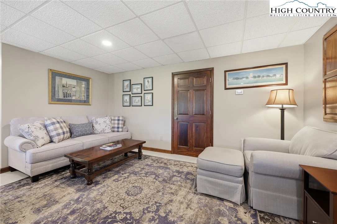 Image number 10 for the current listing