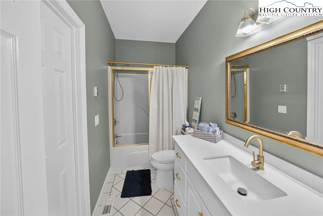 Image number 6 for the current listing