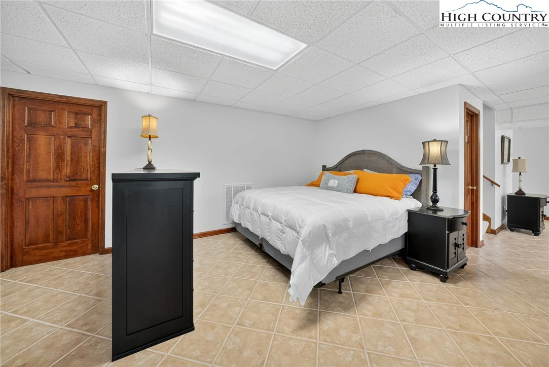 Image number 12 for the current listing