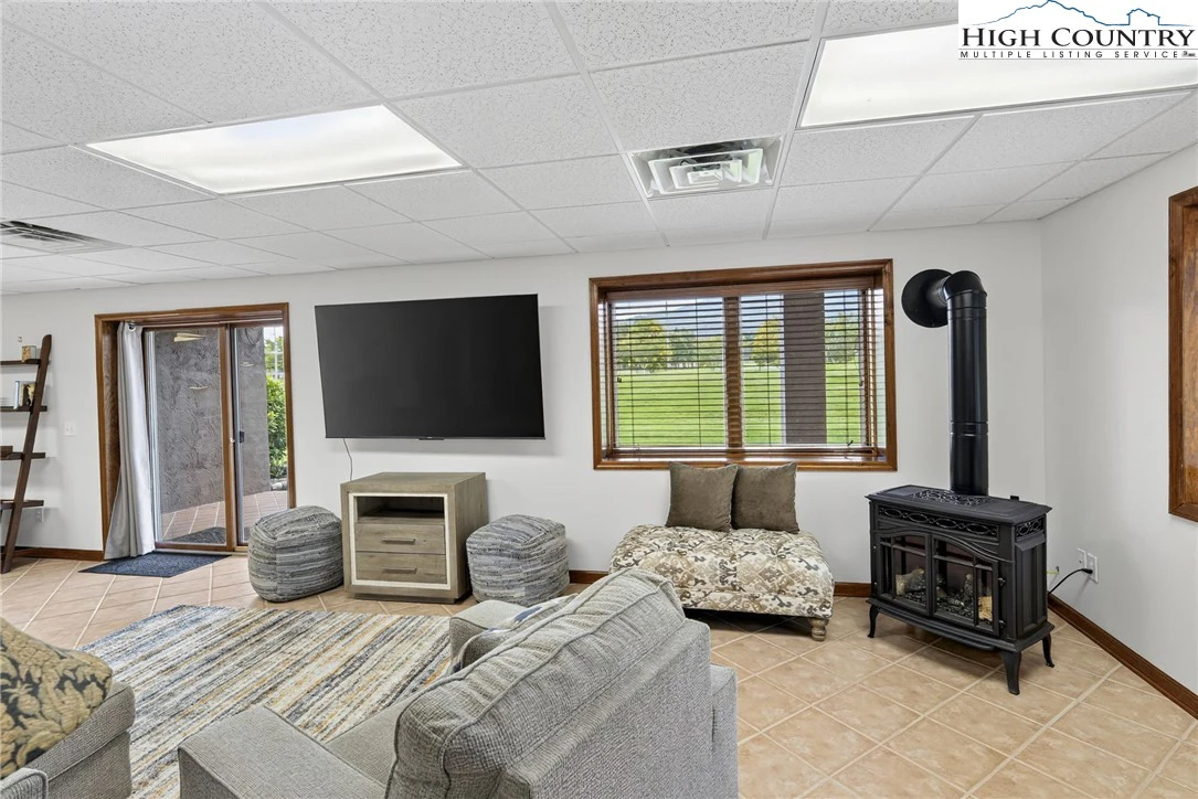 Image number 2 for the current listing