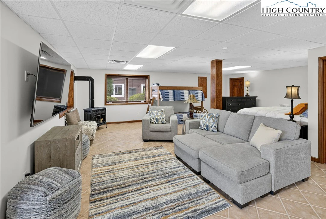 Image number 18 for the current listing