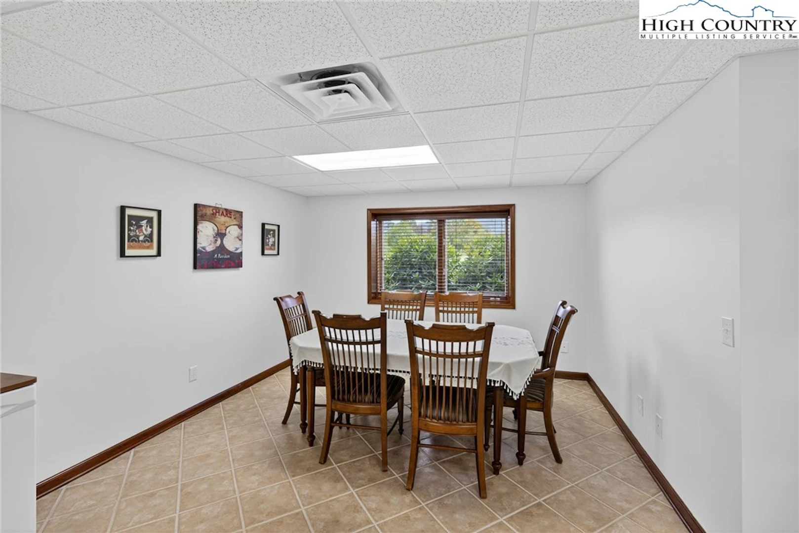 Image number 19 for the current listing