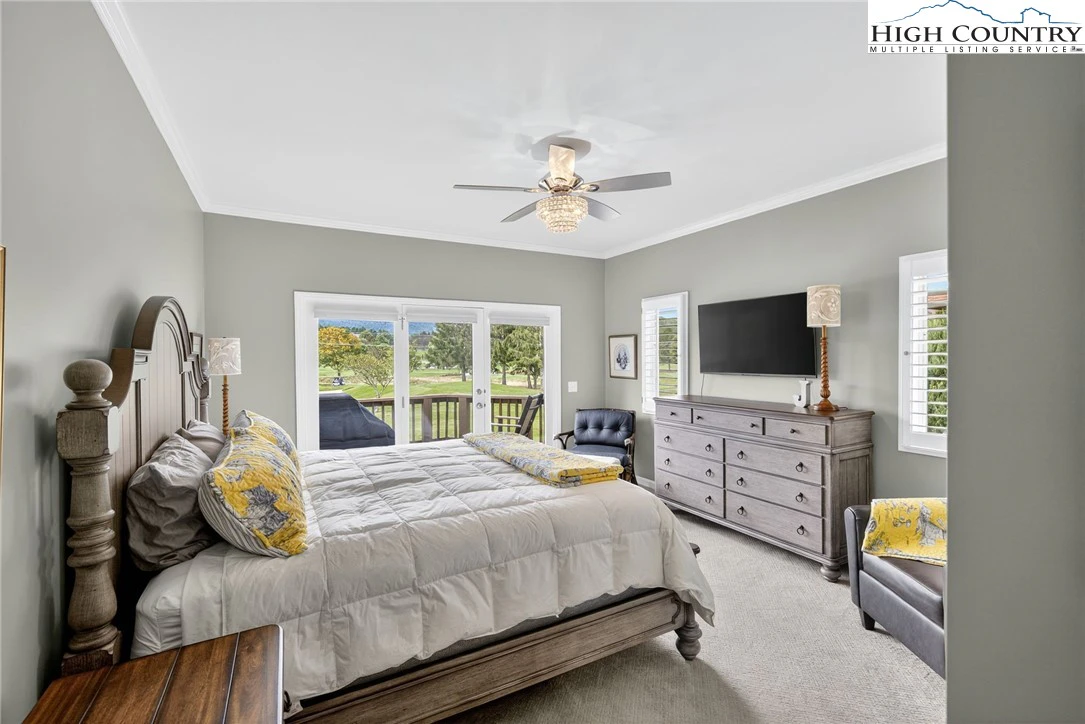 Image number 49 for the current listing