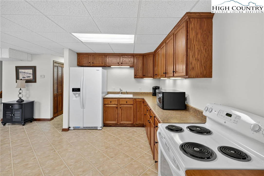 Image number 16 for the current listing