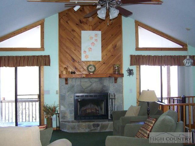 Image number 13 for the current listing