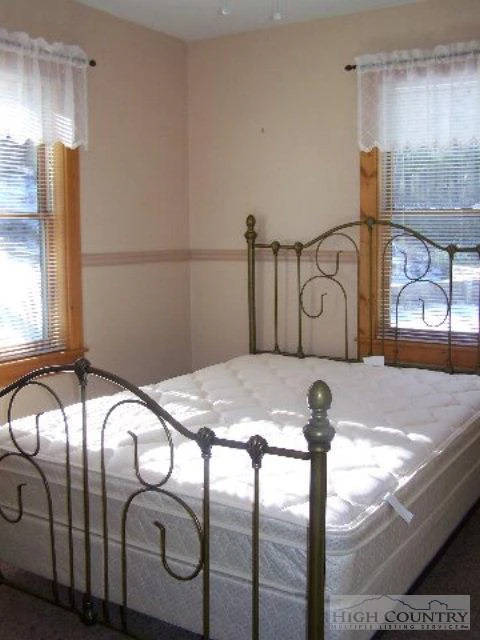 Image number 22 for the current listing