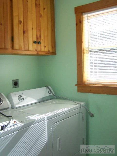 Image number 19 for the current listing