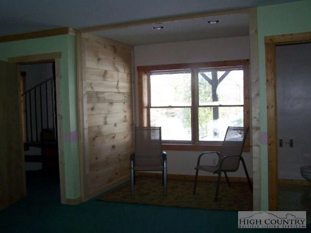 Image number 17 for the current listing