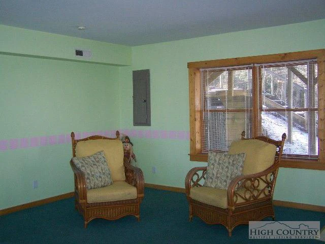 Image number 16 for the current listing