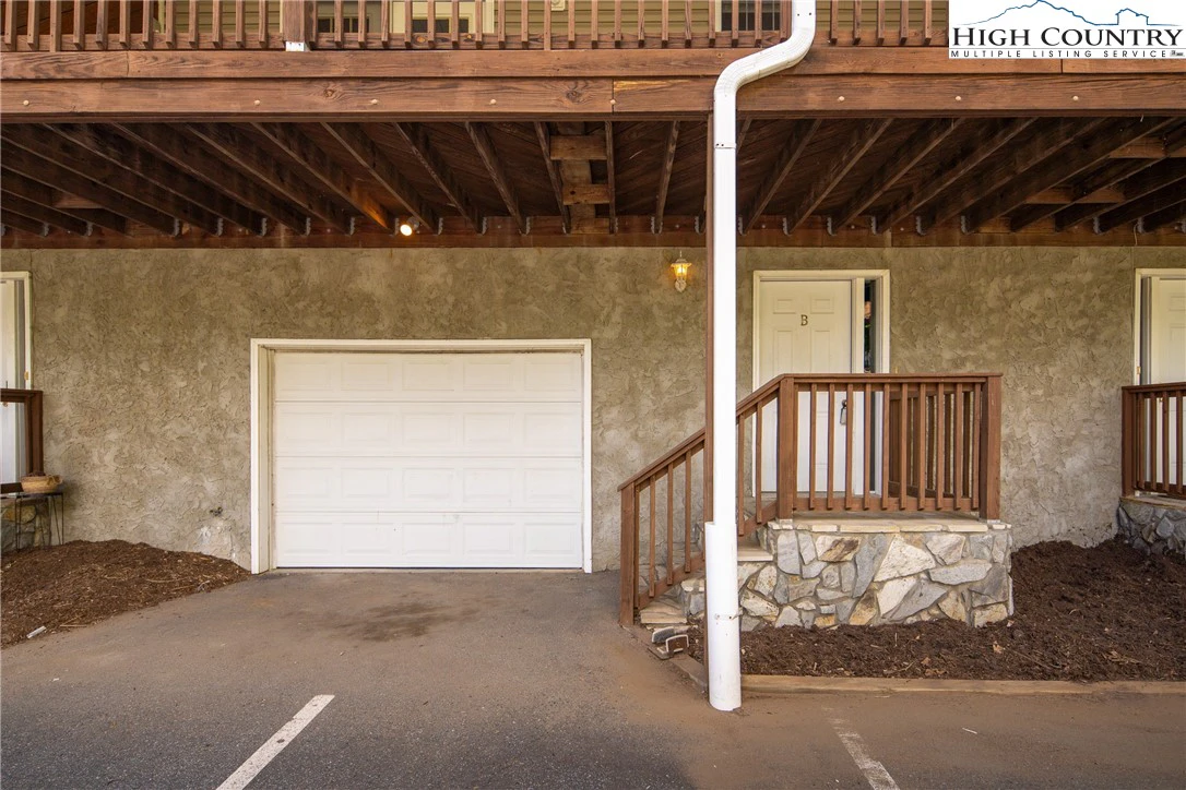 Image number 18 for the current listing