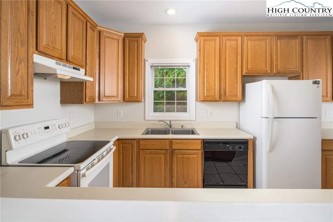 Image number 2 for the current listing