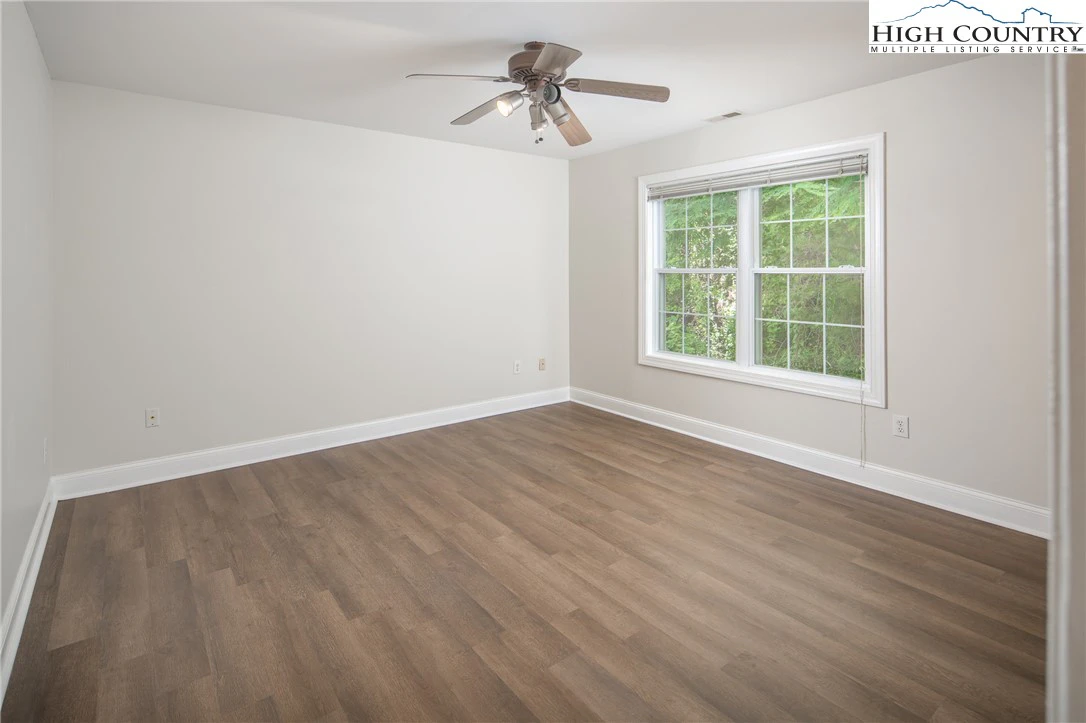 Image number 7 for the current listing
