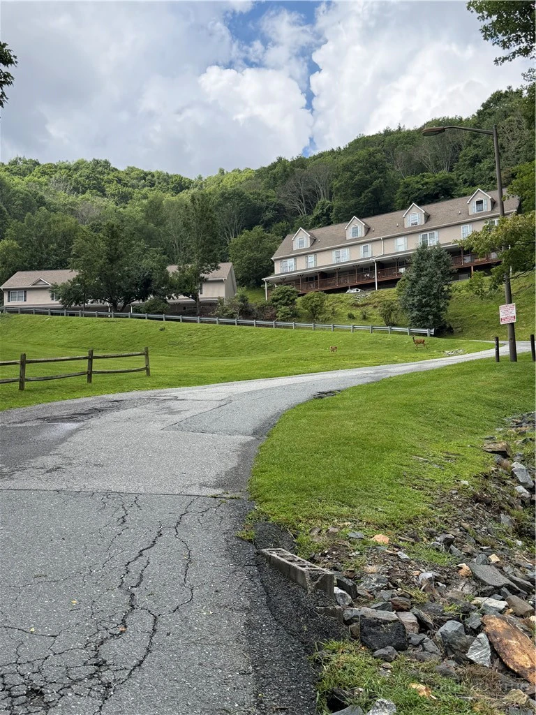 Image number 3 for the current listing