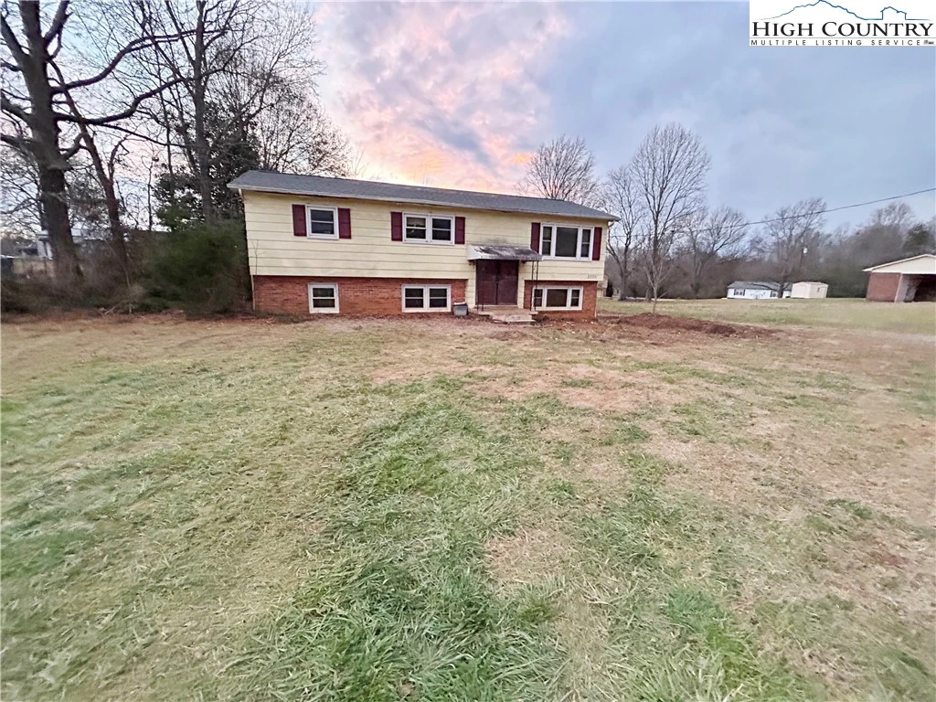 Image number 1 for the current listing