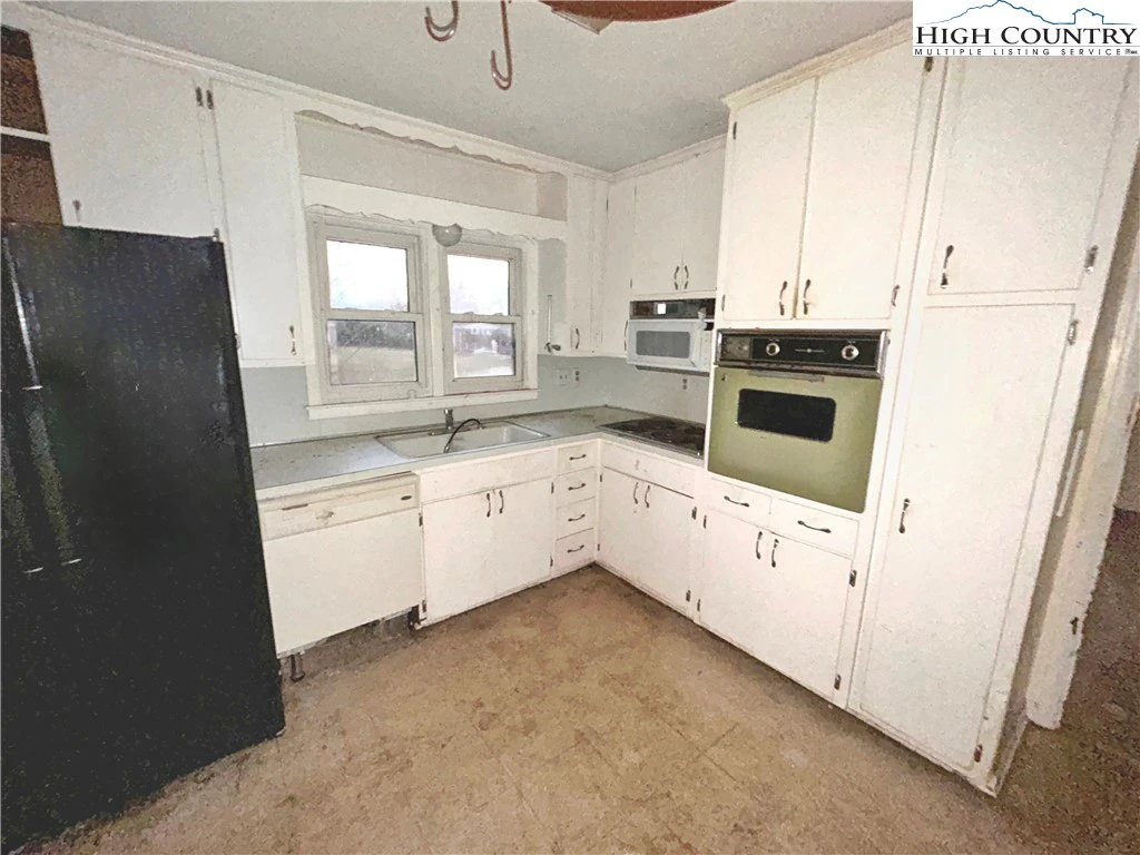 Image number 20 for the current listing